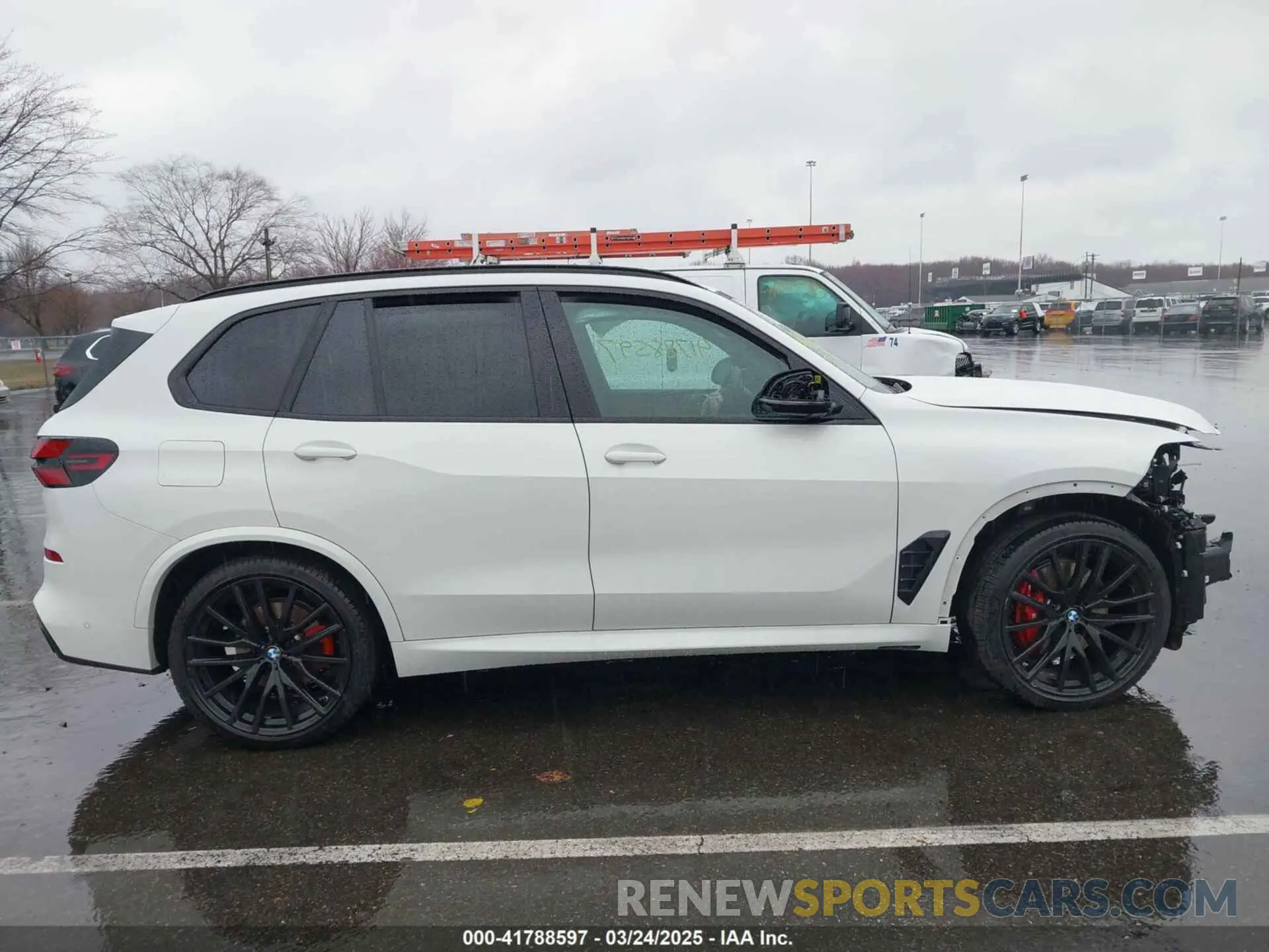 13 Фотография поврежденного автомобиля 5UX23EU04R9V15176 BMW X5 2024