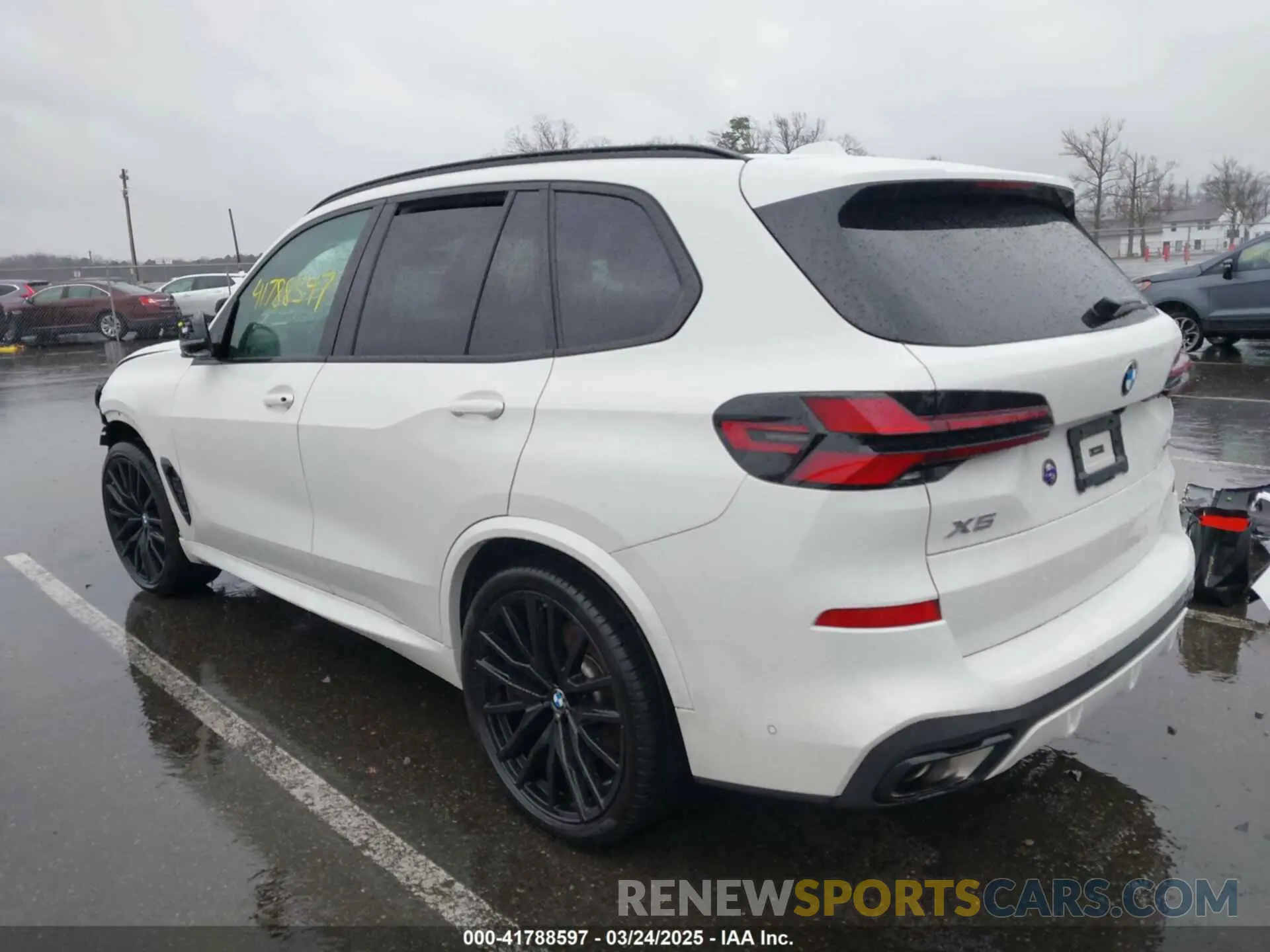 3 Фотография поврежденного автомобиля 5UX23EU04R9V15176 BMW X5 2024