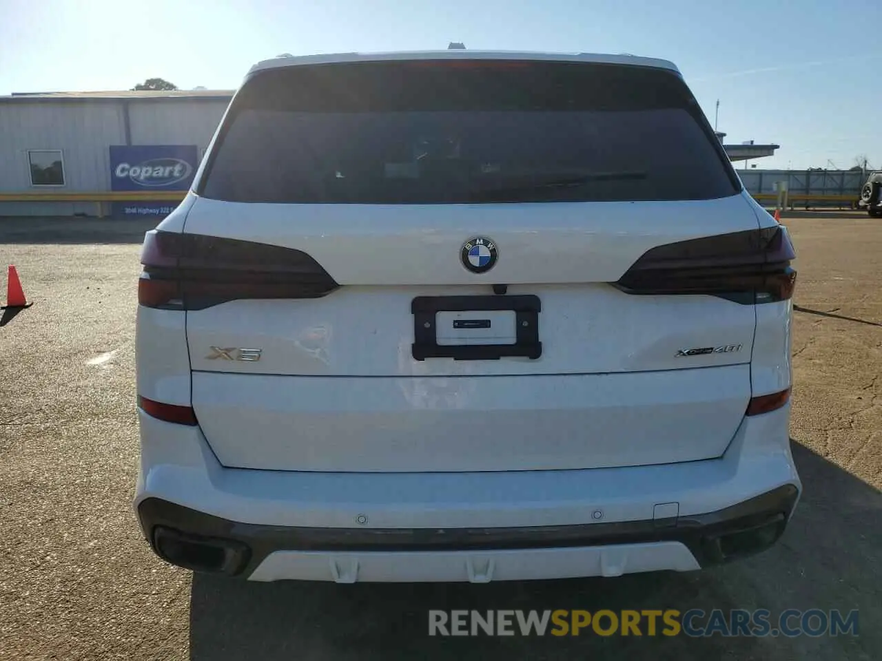 6 Photograph of a damaged car 5UX23EU05R9V23173 BMW X5 2024