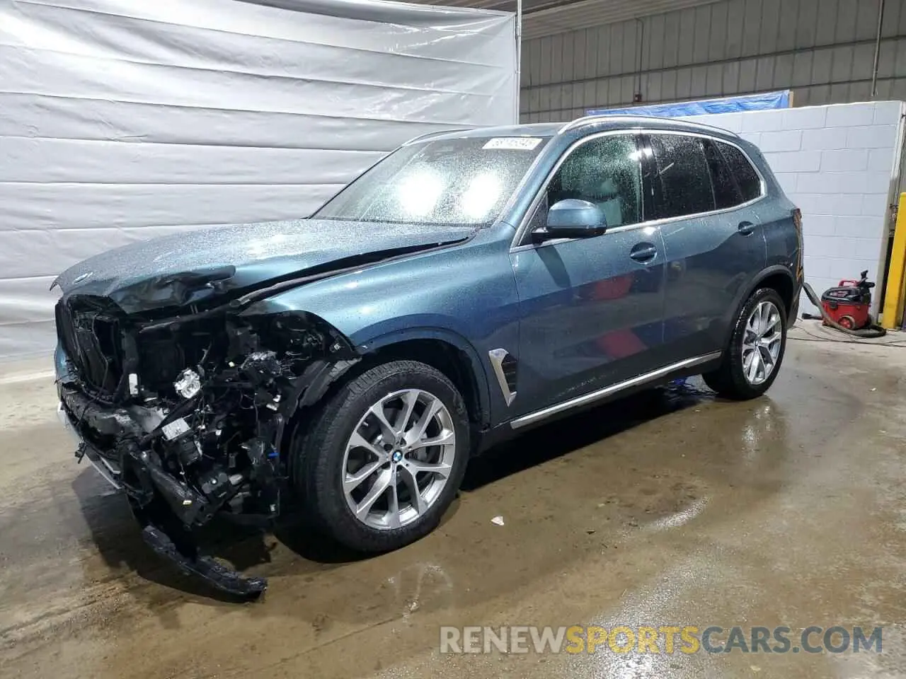 1 Photograph of a damaged car 5UX23EU06R9S35422 BMW X5 2024