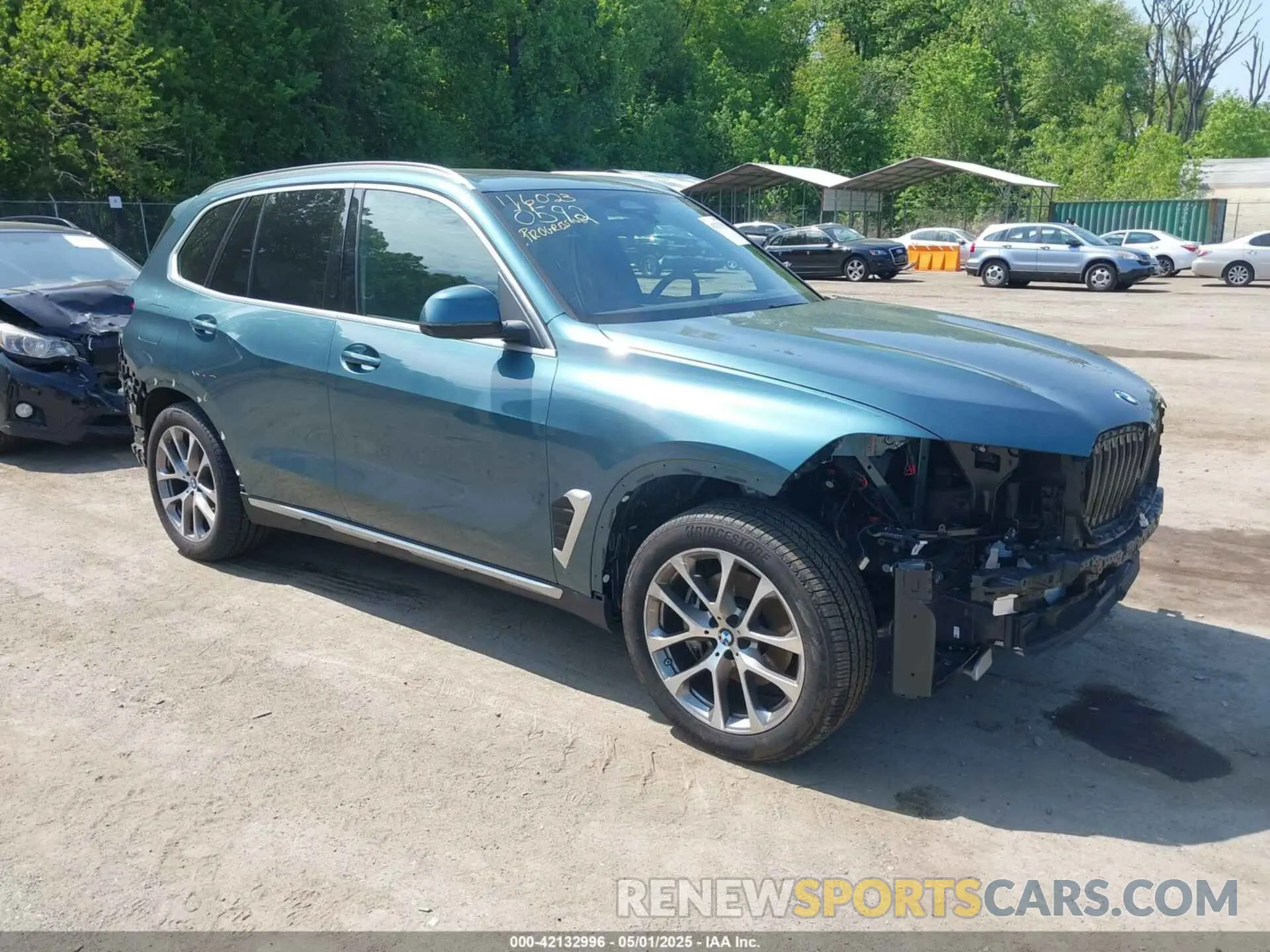 1 Photograph of a damaged car 5UX23EU06R9V50592 BMW X5 2024