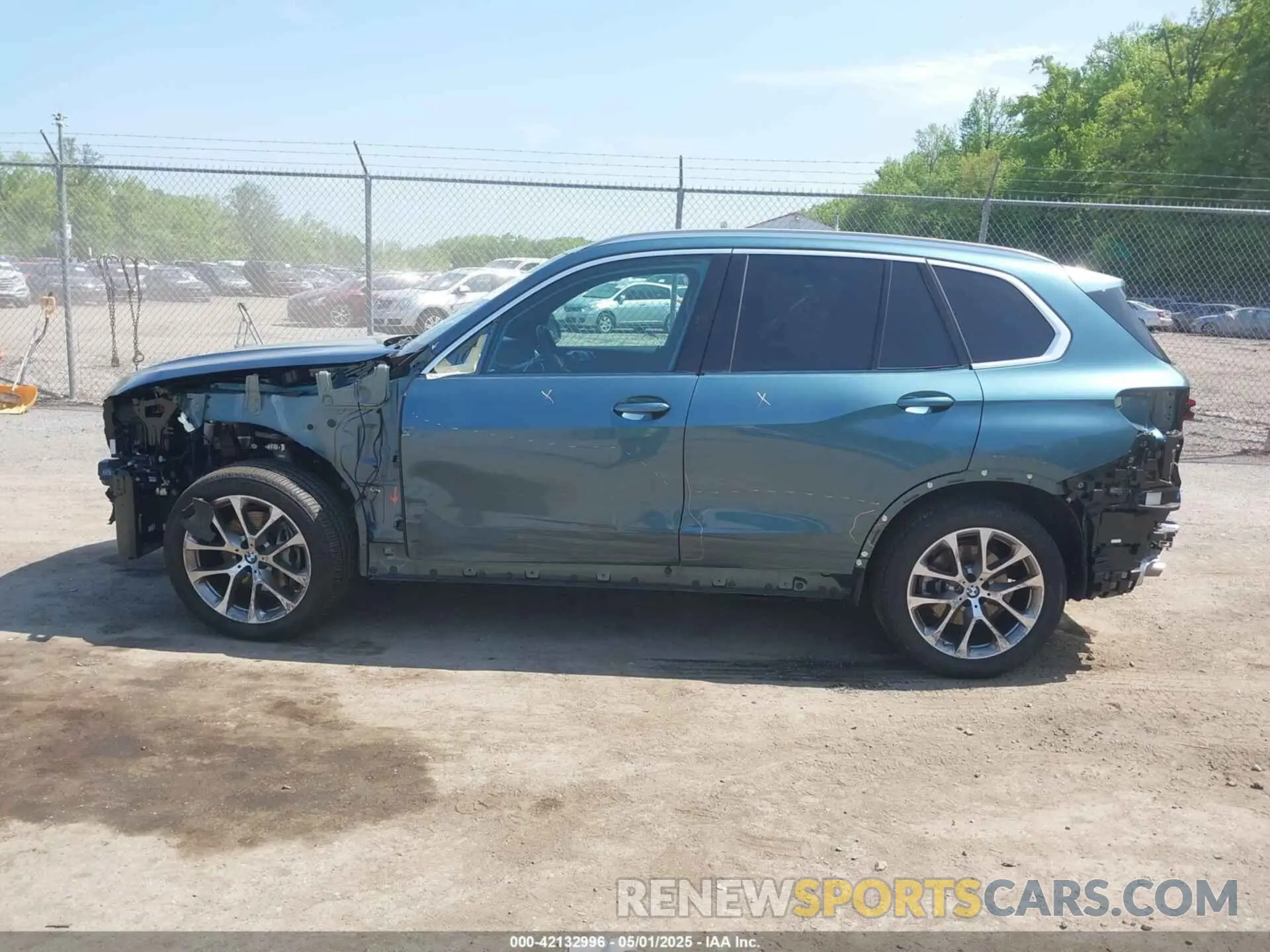 15 Photograph of a damaged car 5UX23EU06R9V50592 BMW X5 2024