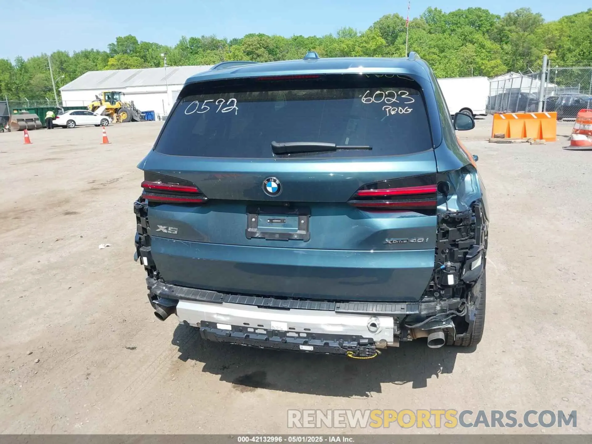 17 Photograph of a damaged car 5UX23EU06R9V50592 BMW X5 2024