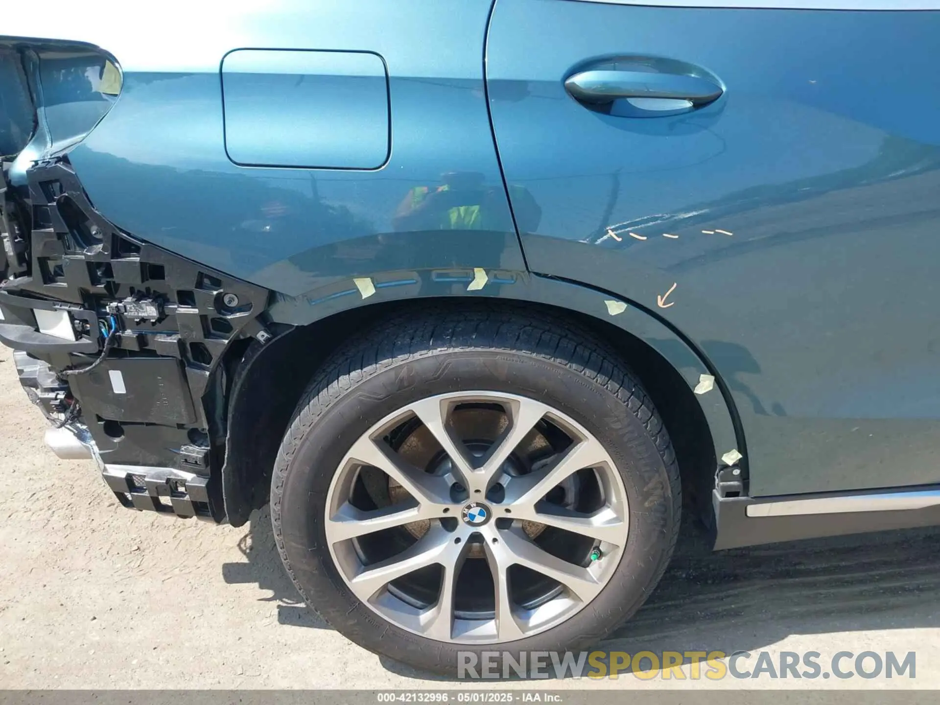 20 Photograph of a damaged car 5UX23EU06R9V50592 BMW X5 2024
