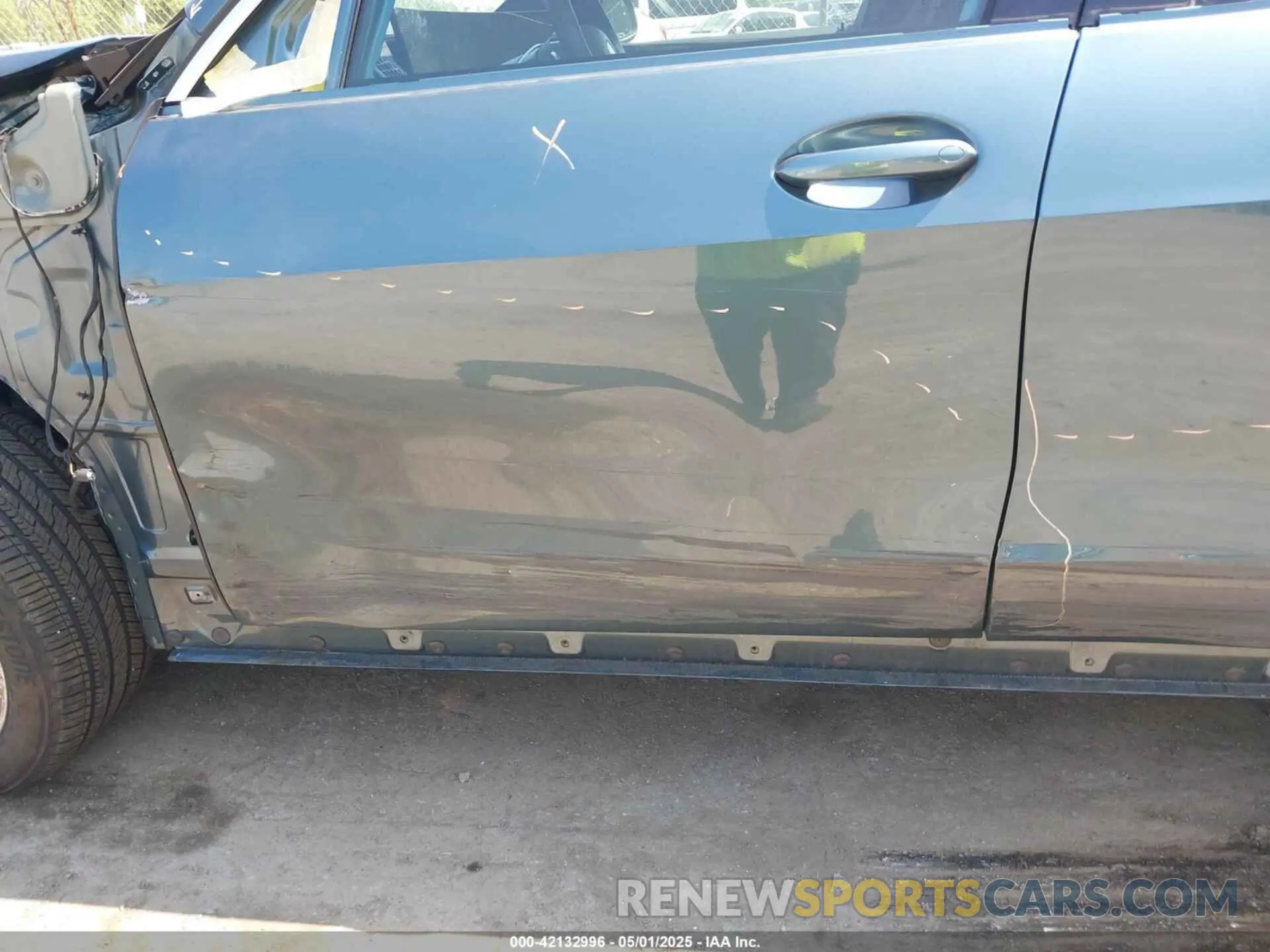 22 Photograph of a damaged car 5UX23EU06R9V50592 BMW X5 2024