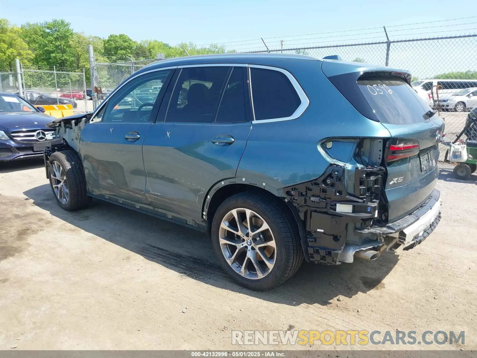 3 Photograph of a damaged car 5UX23EU06R9V50592 BMW X5 2024