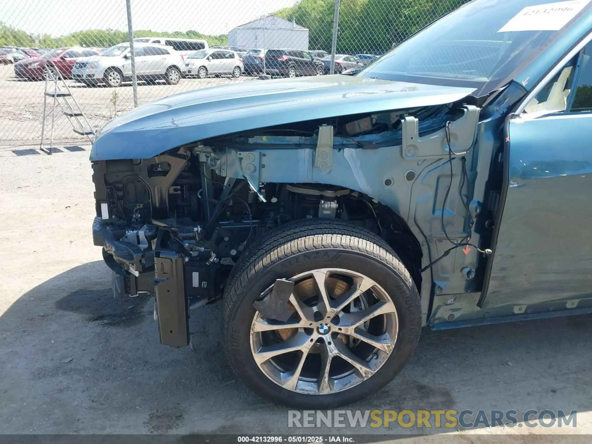 6 Photograph of a damaged car 5UX23EU06R9V50592 BMW X5 2024