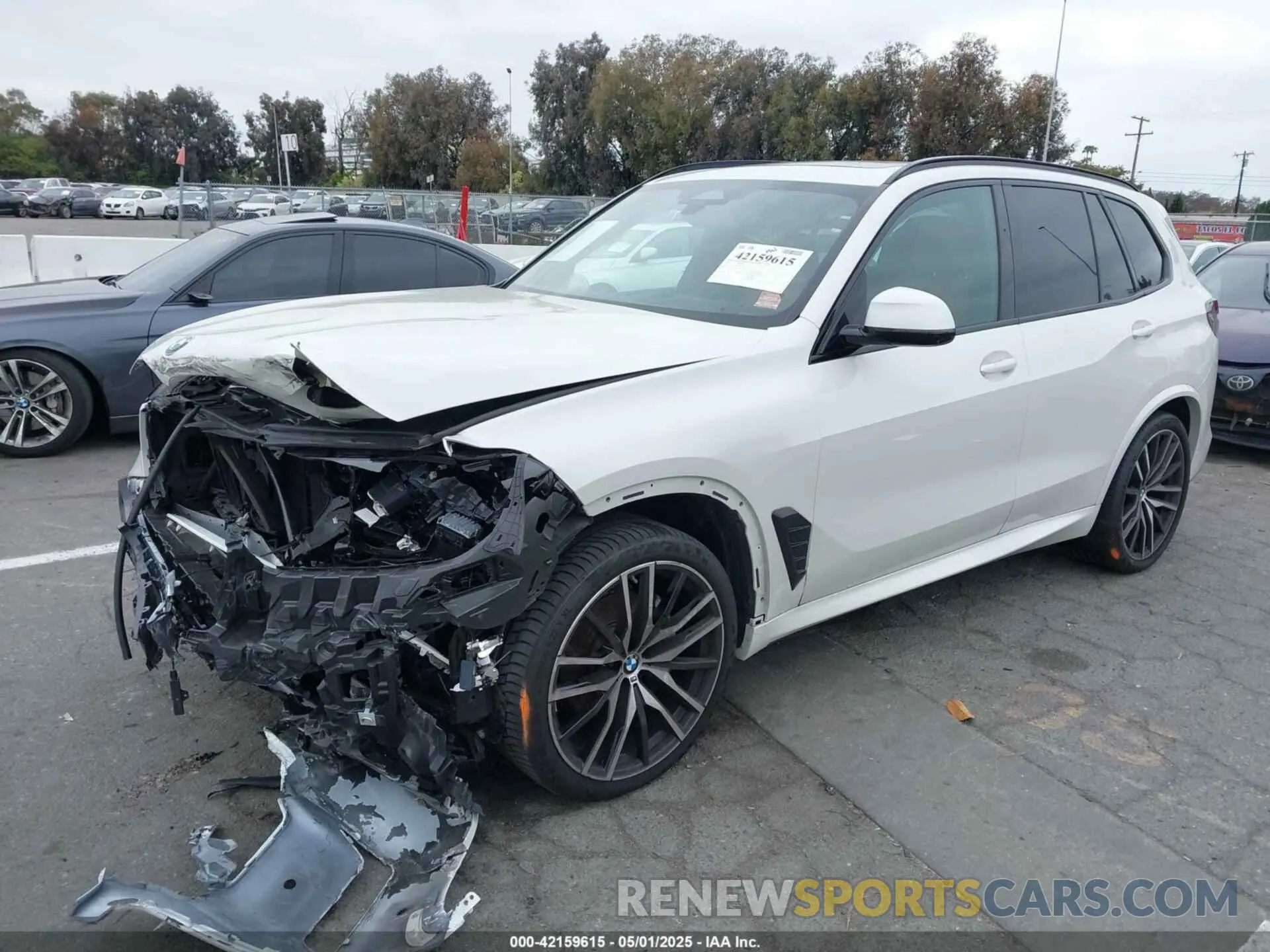 2 Photograph of a damaged car 5UX23EU08R9V75722 BMW X5 2024