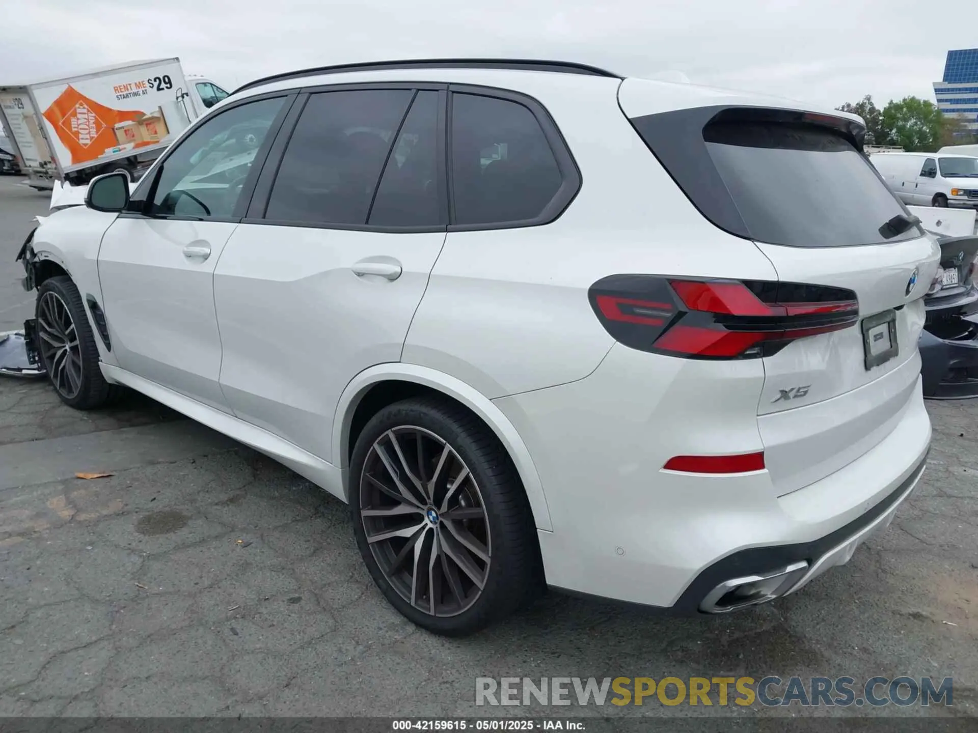 3 Photograph of a damaged car 5UX23EU08R9V75722 BMW X5 2024