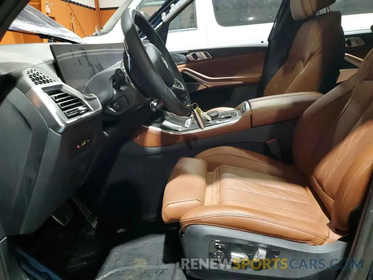 7 Photograph of a damaged car 5UX23EU09R9U46078 BMW X5 2024