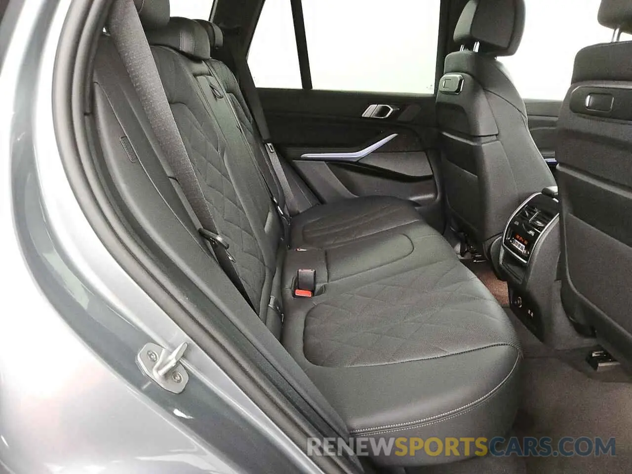 11 Photograph of a damaged car 5UX23EU09R9V60887 BMW X5 2024