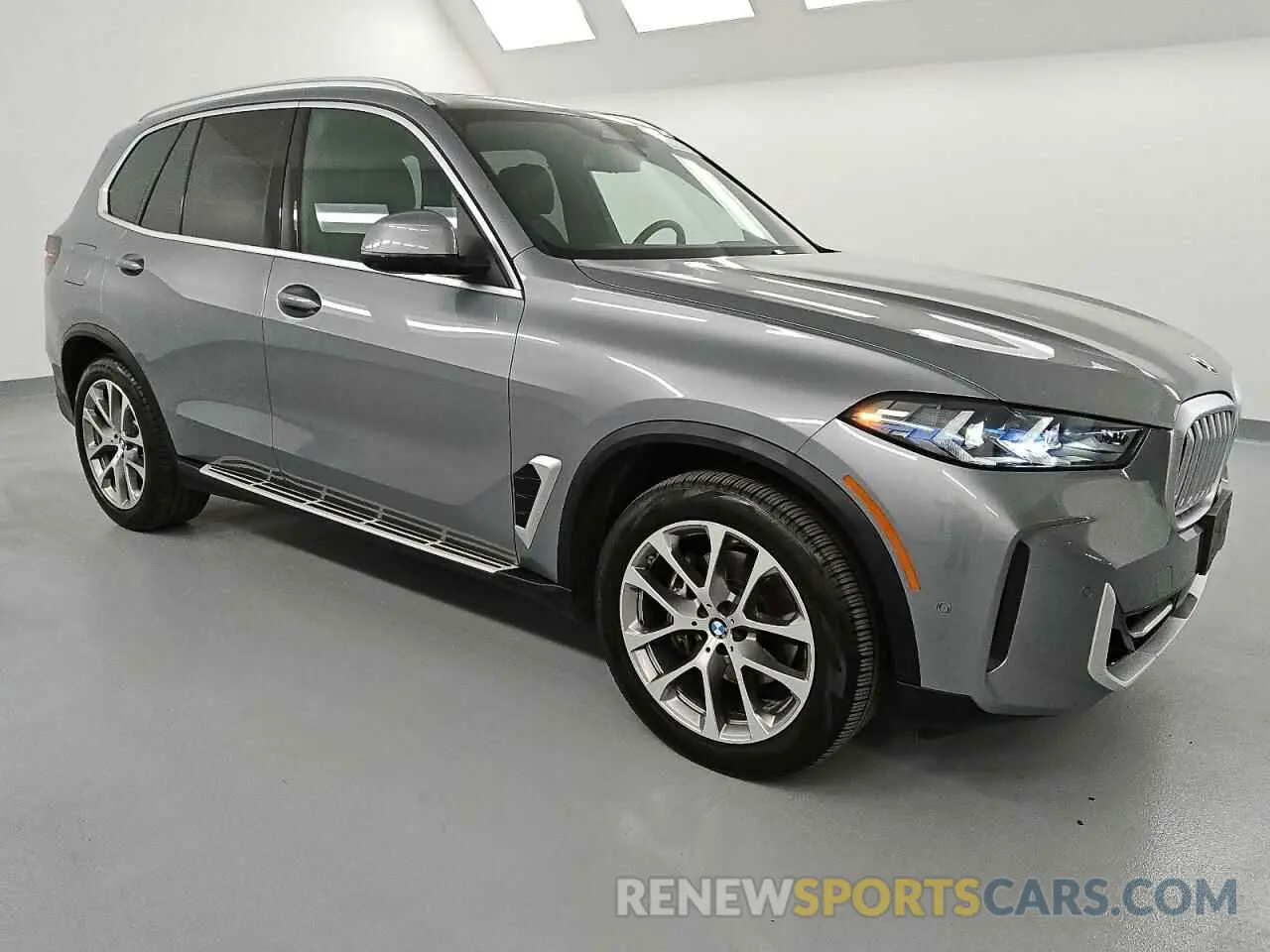 4 Photograph of a damaged car 5UX23EU09R9V60887 BMW X5 2024