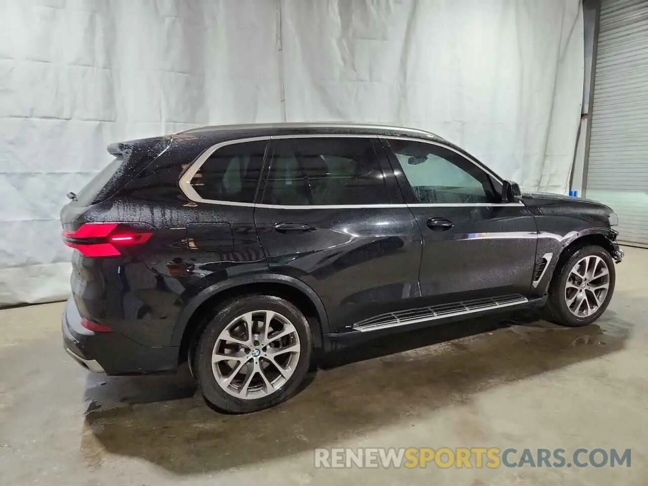 3 Фотография поврежденного автомобиля 5UX23EU09R9V62123 BMW X5 2024