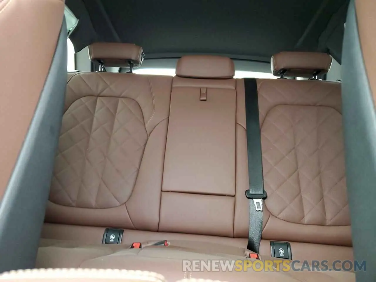 10 Photograph of a damaged car 5UX23EU0XR9V88410 BMW X5 2024