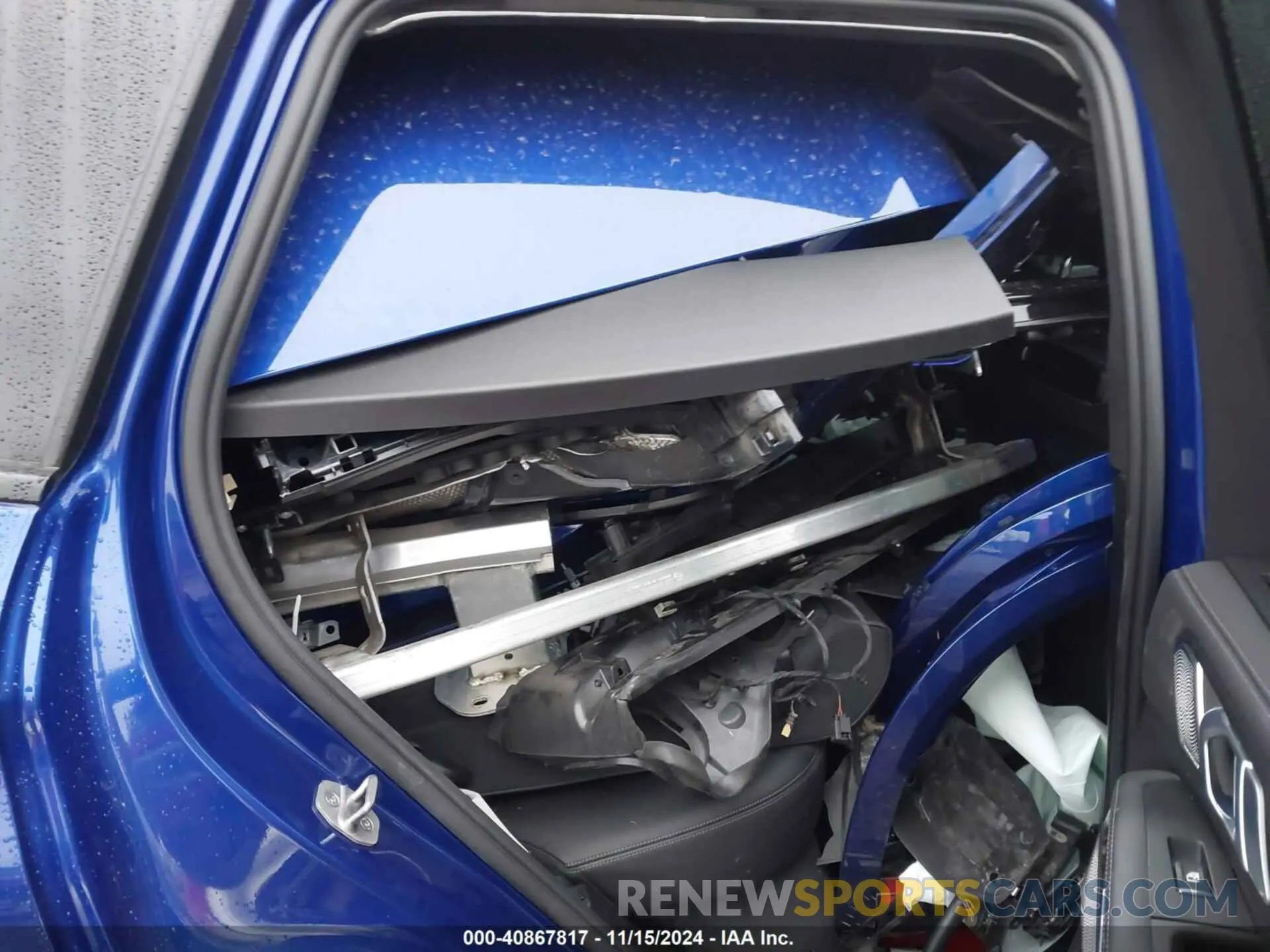 12 Photograph of a damaged car 5UX33EU08R9S28895 BMW X5 2024