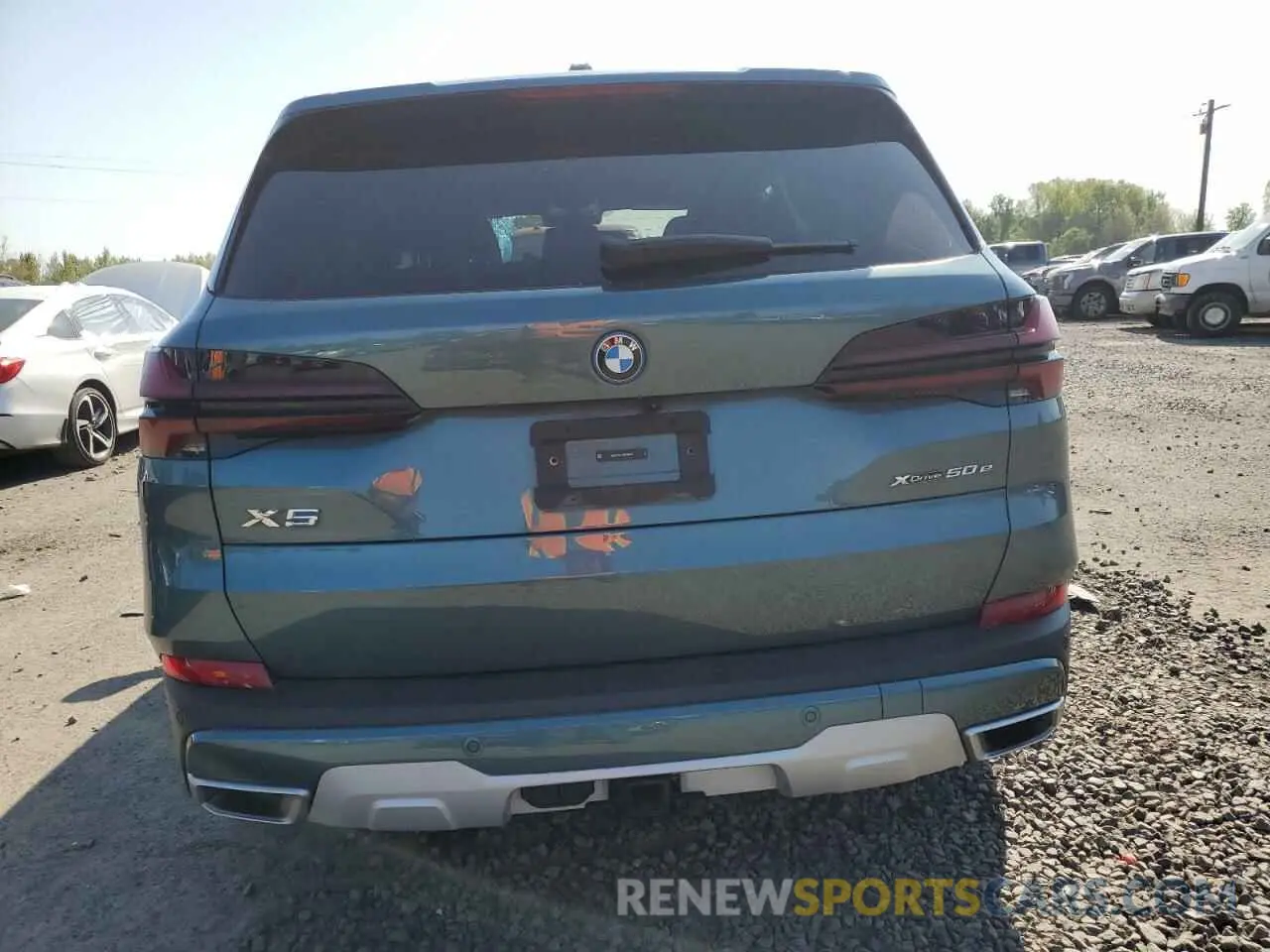 6 Photograph of a damaged car 5UX43EU01R9T80389 BMW X5 2024