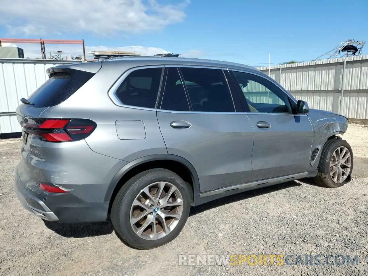 3 Фотография поврежденного автомобиля 5UX43EU02R9T41083 BMW X5 2024