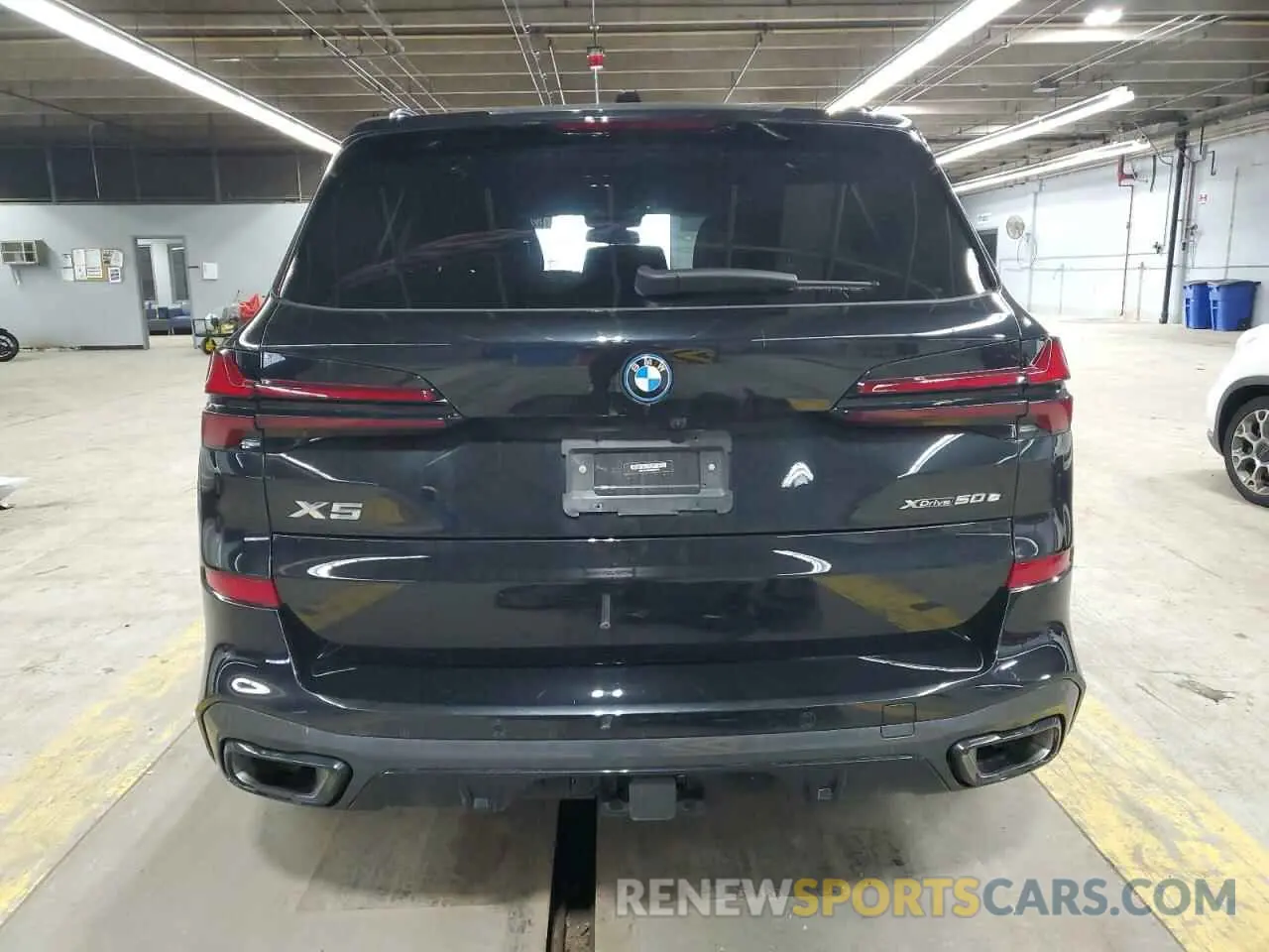 6 Photograph of a damaged car 5UX43EU04R9S90928 BMW X5 2024