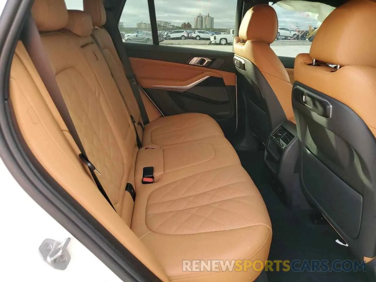 10 Photograph of a damaged car 5UX43EU04R9T66874 BMW X5 2024