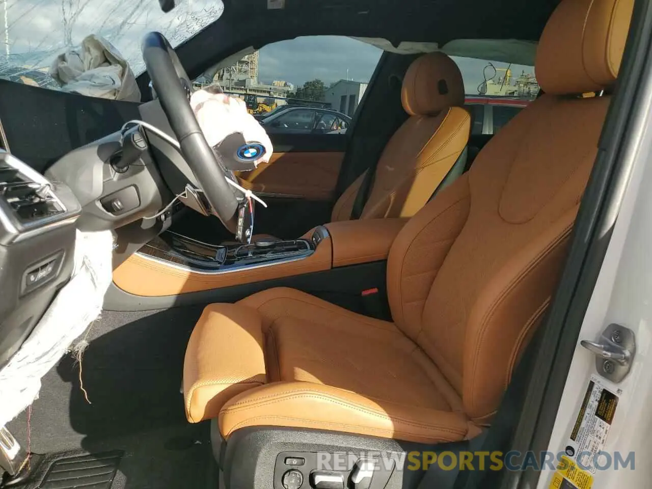 7 Photograph of a damaged car 5UX43EU04R9T66874 BMW X5 2024