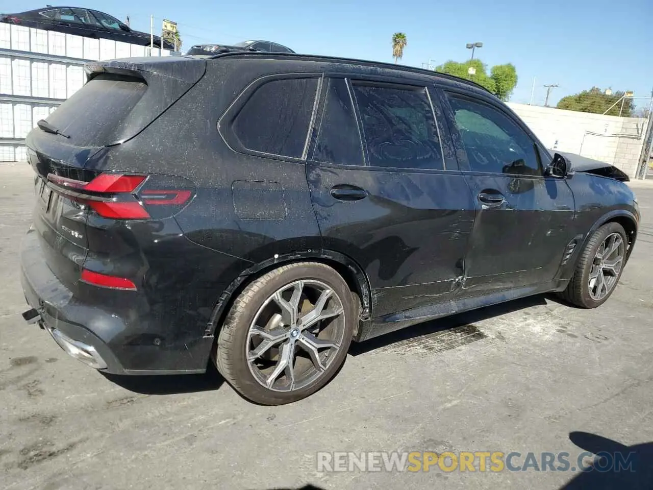 3 Photograph of a damaged car 5UX43EU05R9S32648 BMW X5 2024