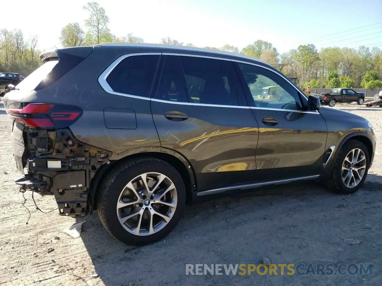 3 Photograph of a damaged car 5UX43EU09R9T64263 BMW X5 2024