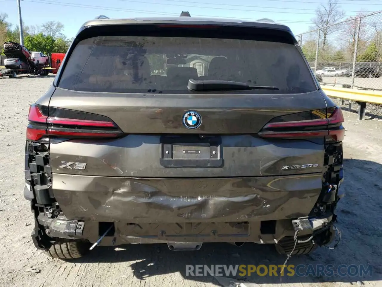 6 Photograph of a damaged car 5UX43EU09R9T64263 BMW X5 2024