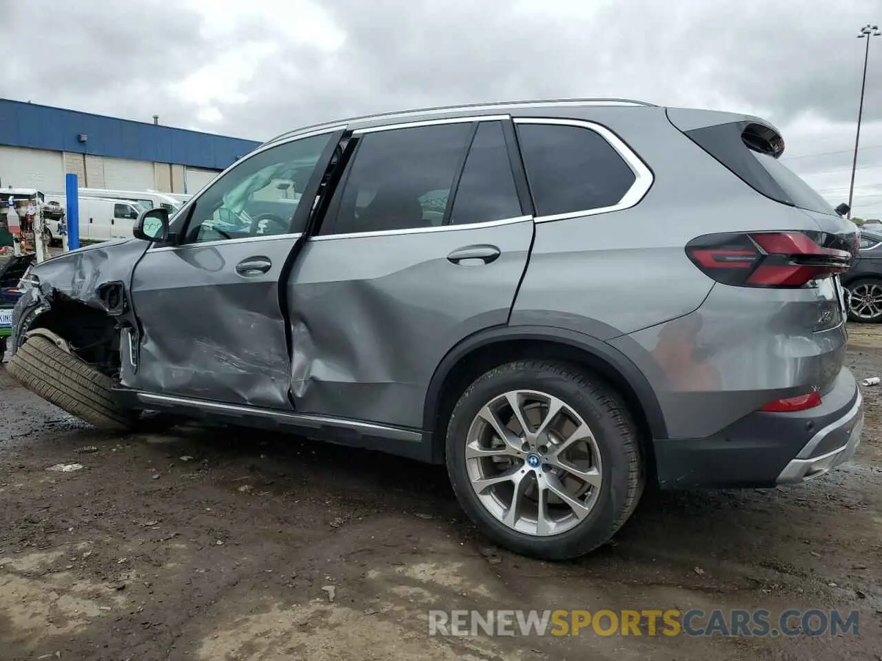 2 Photograph of a damaged car 5UX43EU09R9T80477 BMW X5 2024