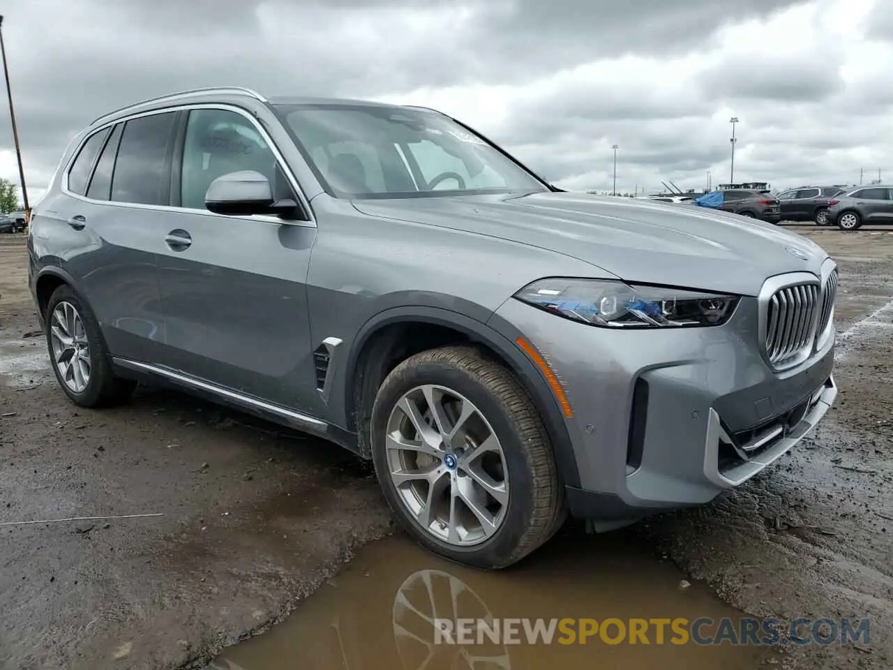 4 Photograph of a damaged car 5UX43EU09R9T80477 BMW X5 2024