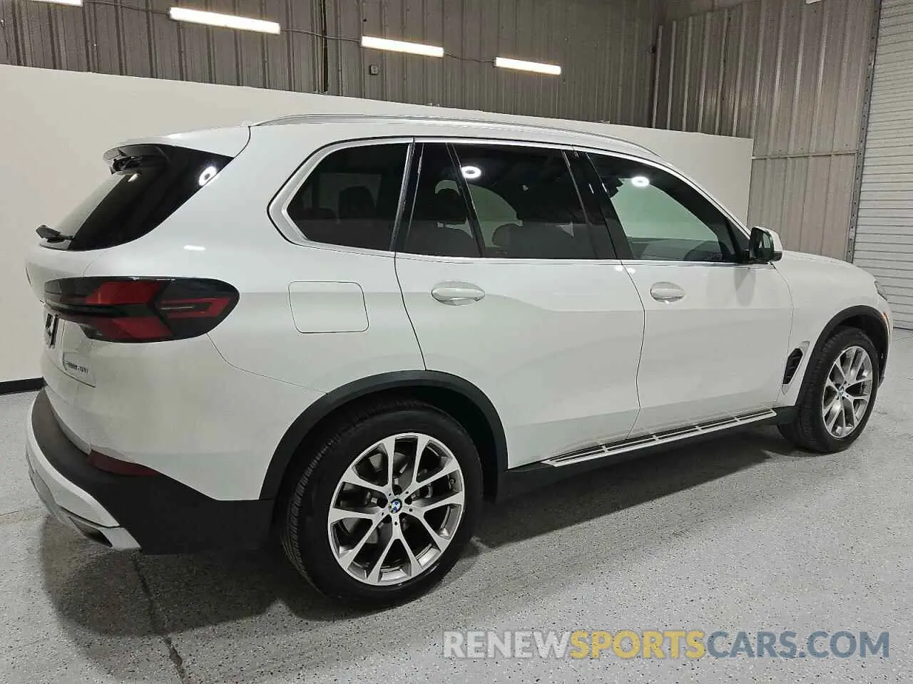 3 Photograph of a damaged car 5UX13EU01S9W24793 BMW X5 2025
