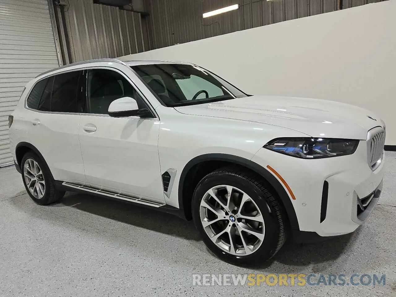4 Photograph of a damaged car 5UX13EU01S9W24793 BMW X5 2025