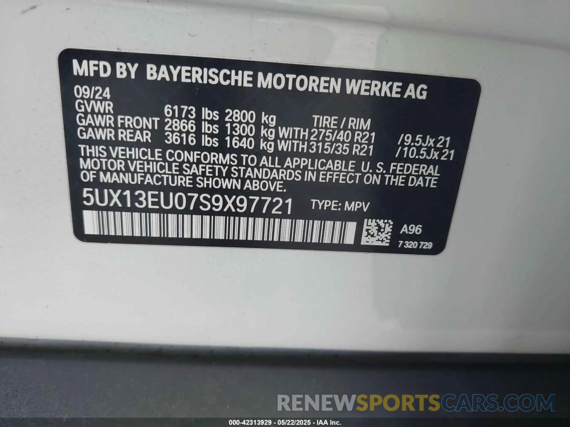 9 Photograph of a damaged car 5UX13EU07S9X97721 BMW X5 2025