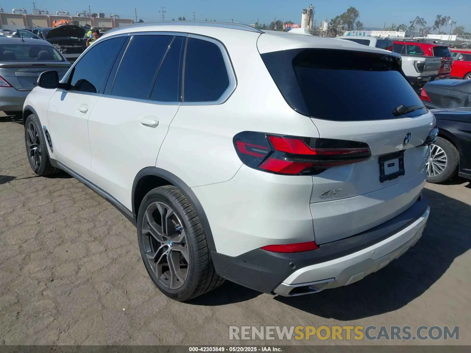 3 Photograph of a damaged car 5UX13EU0XS9W77167 BMW X5 2025