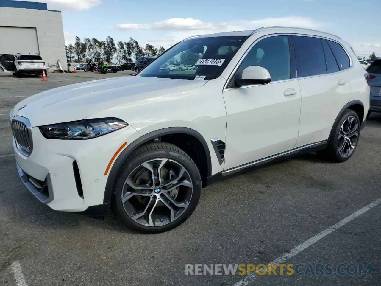 1 Photograph of a damaged car 5UX13EU0XS9X91850 BMW X5 2025