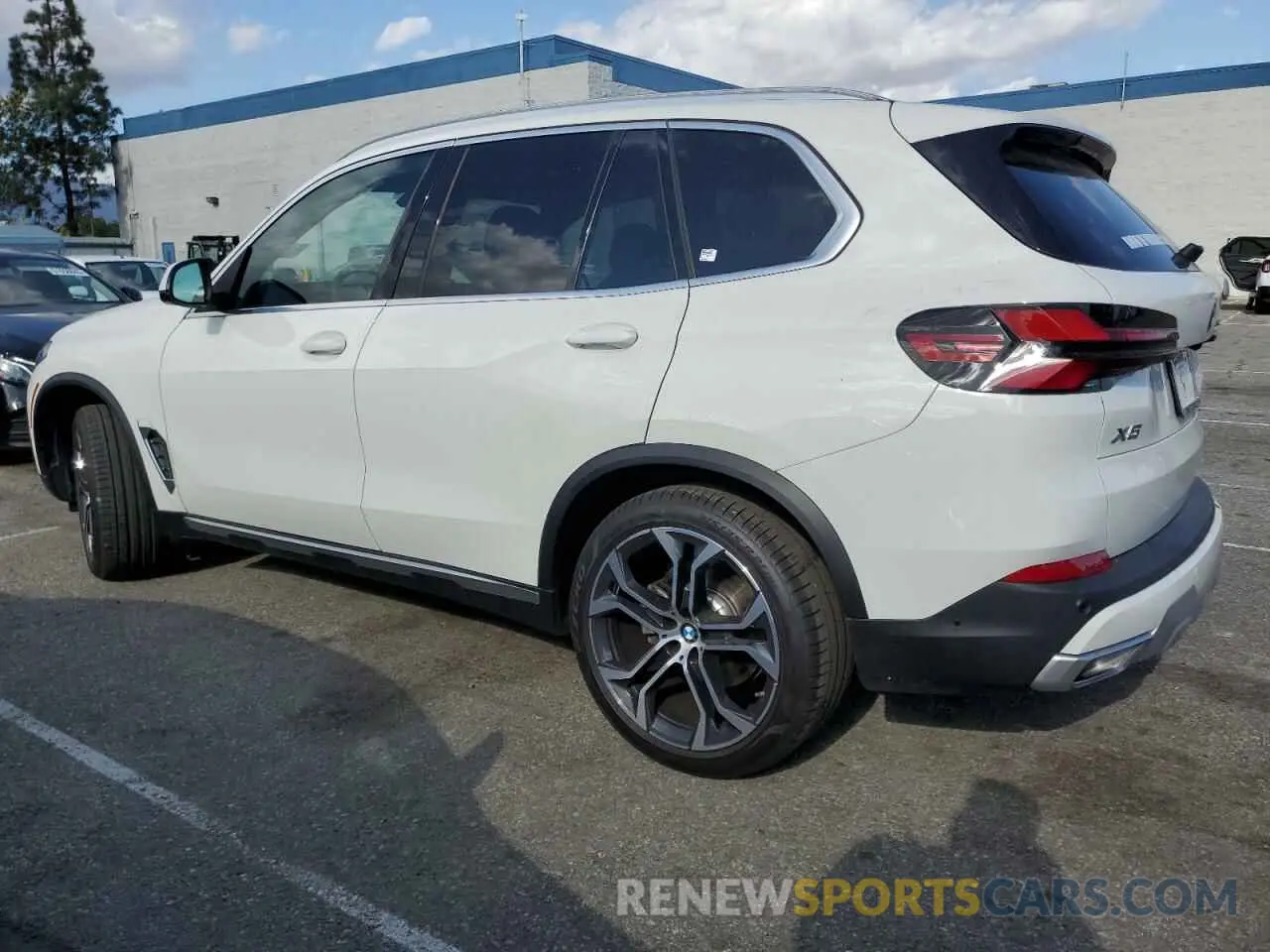 2 Photograph of a damaged car 5UX13EU0XS9X91850 BMW X5 2025