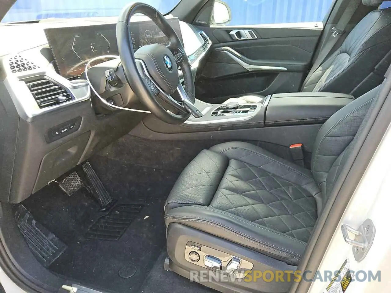 7 Photograph of a damaged car 5UX23EU02S9W33216 BMW X5 2025