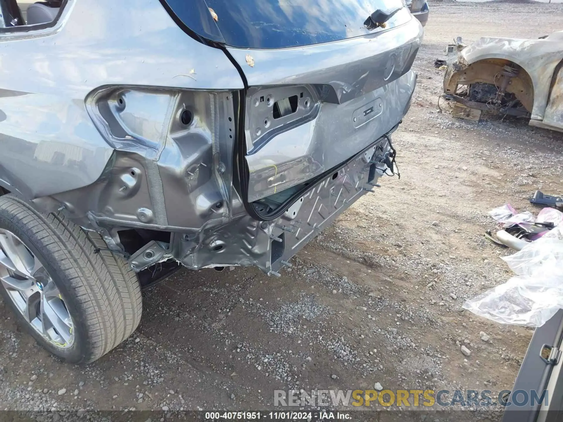 6 Photograph of a damaged car 5UX23EU02S9X13437 BMW X5 2025