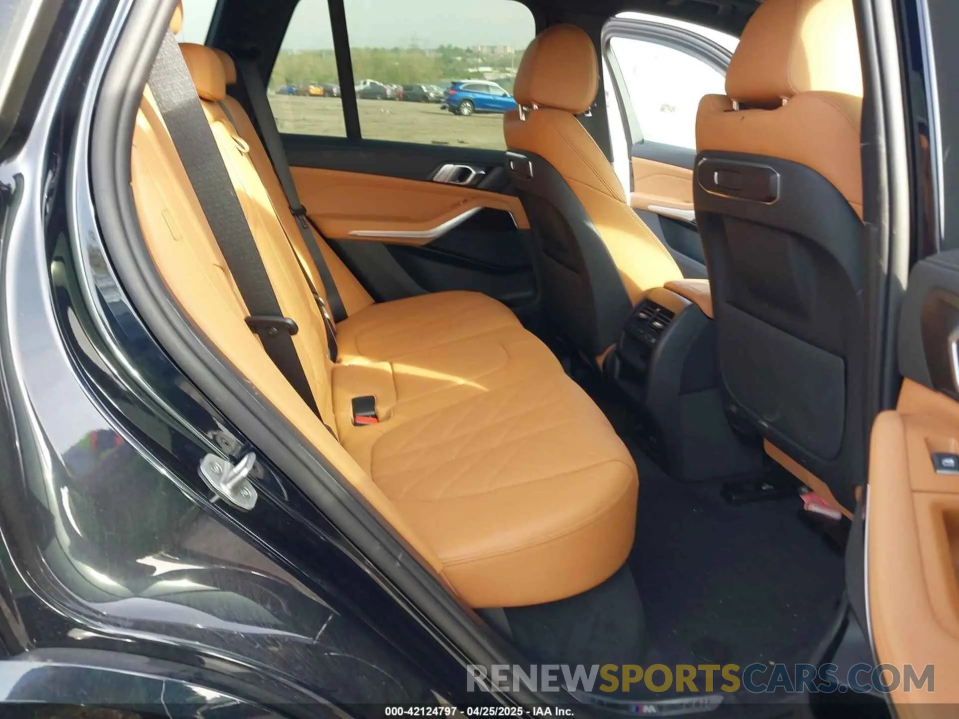 8 Фотография поврежденного автомобиля 5UX23EU04S9Y37497 BMW X5 2025