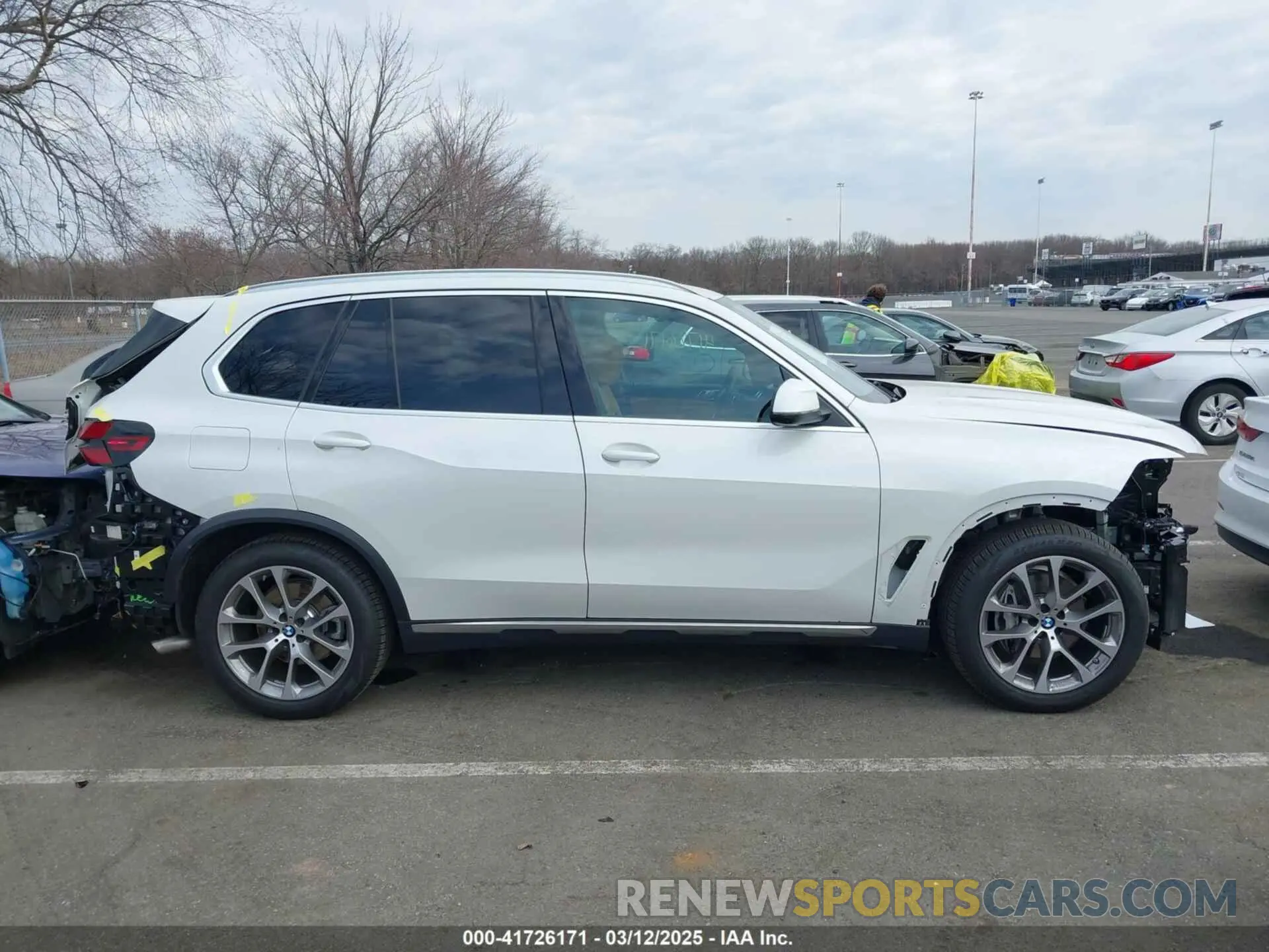 13 Photograph of a damaged car 5UX23EU06S9W52867 BMW X5 2025