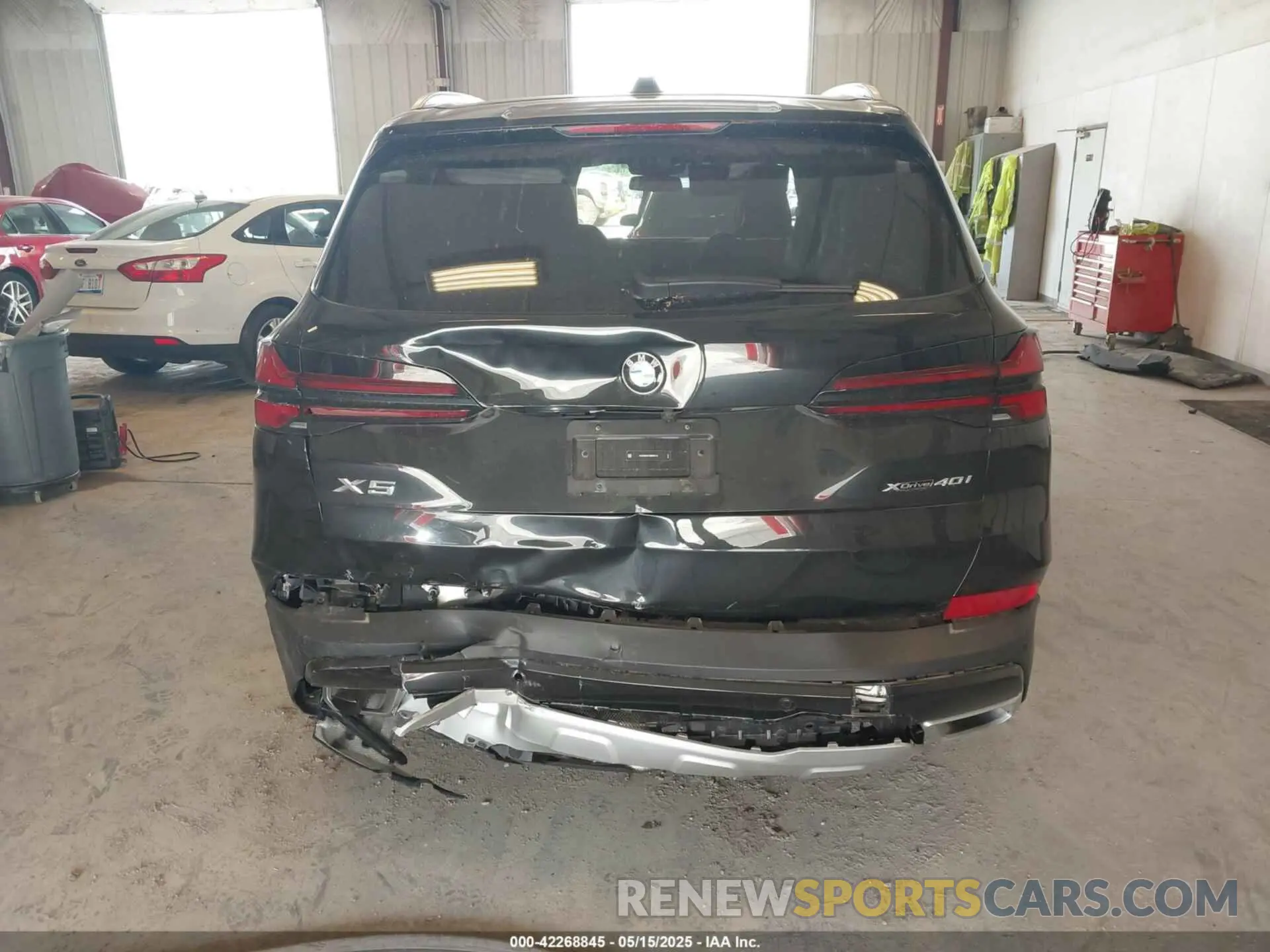 6 Photograph of a damaged car 5UX23EU07S9W36113 BMW X5 2025