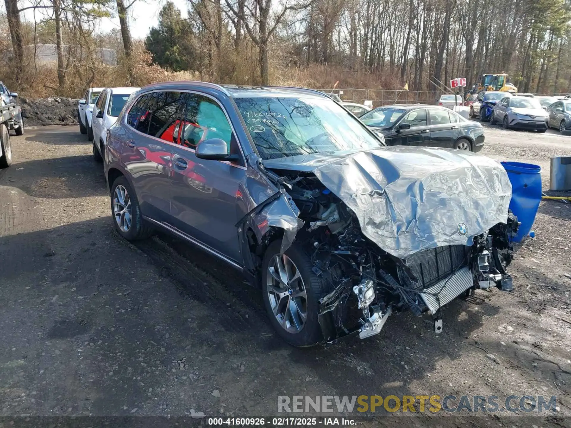 1 Photograph of a damaged car 5UX23EU09S9W38011 BMW X5 2025