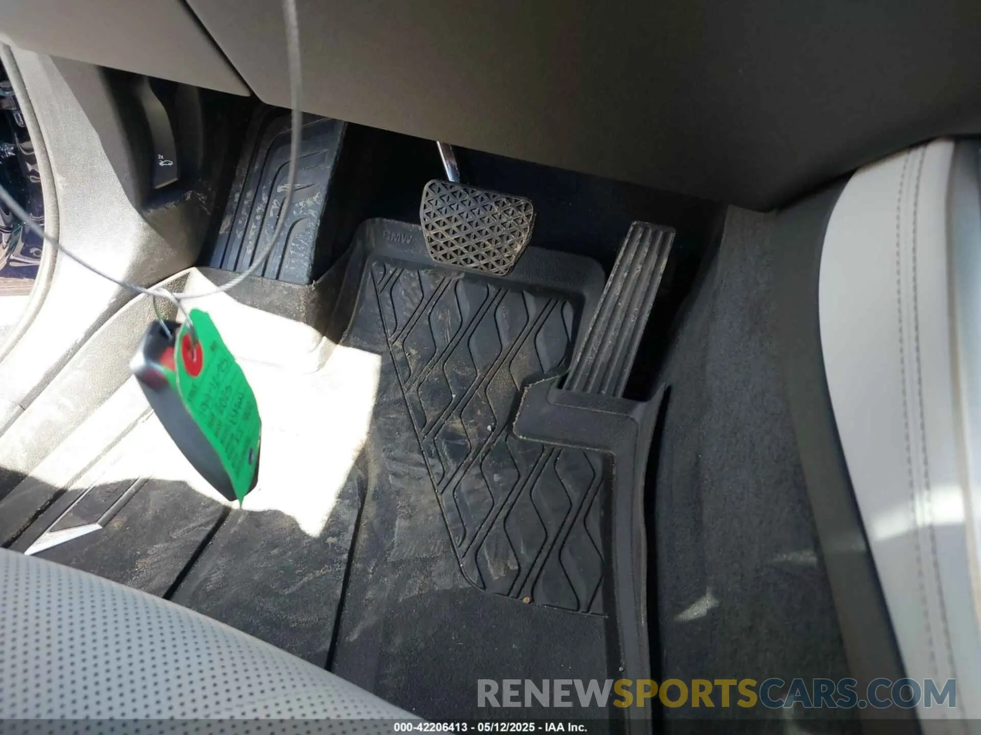 11 Photograph of a damaged car 5UX23EU09S9W61384 BMW X5 2025