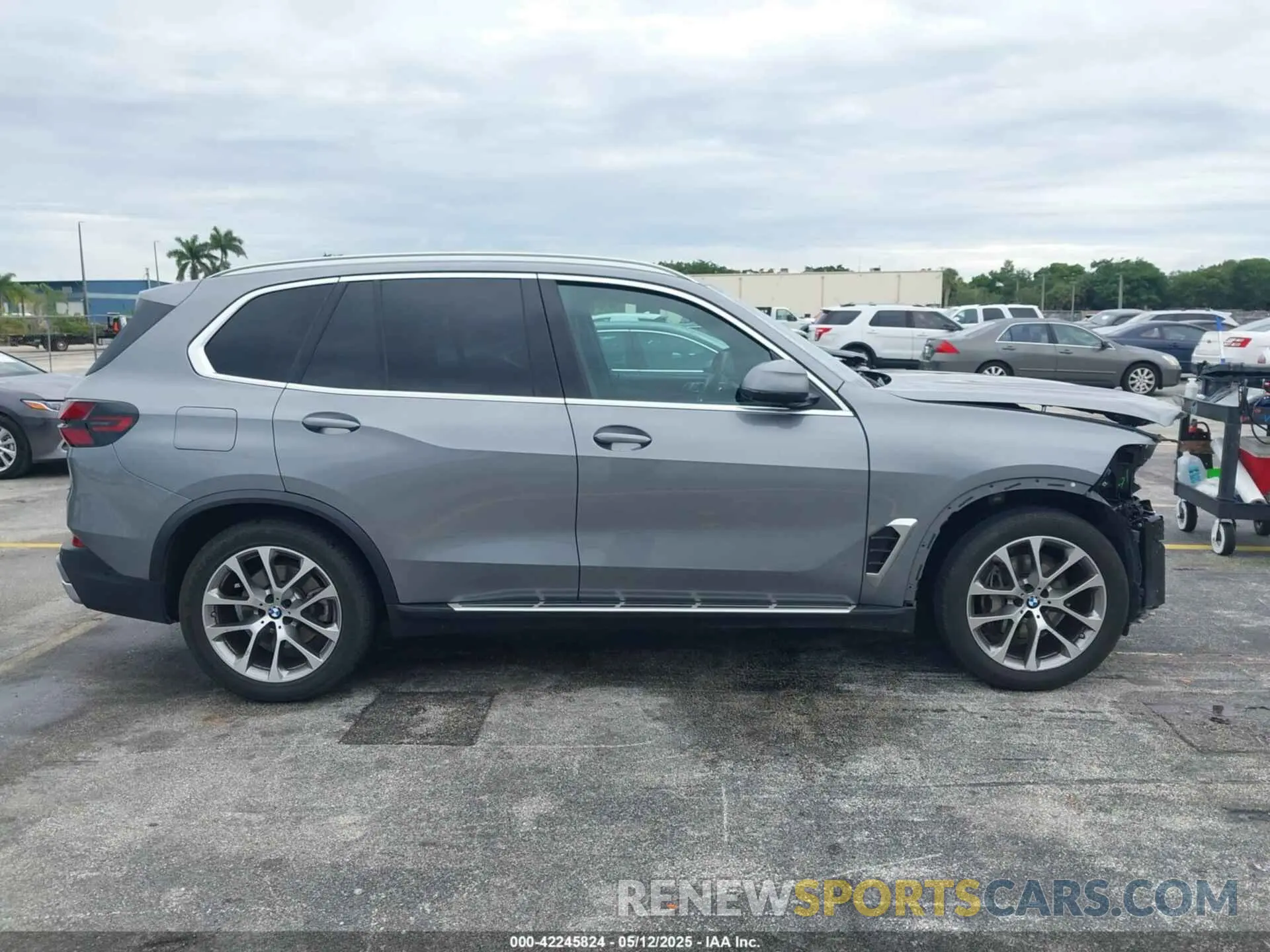 14 Фотография поврежденного автомобиля 5UX23EU0XS9W38082 BMW X5 2025