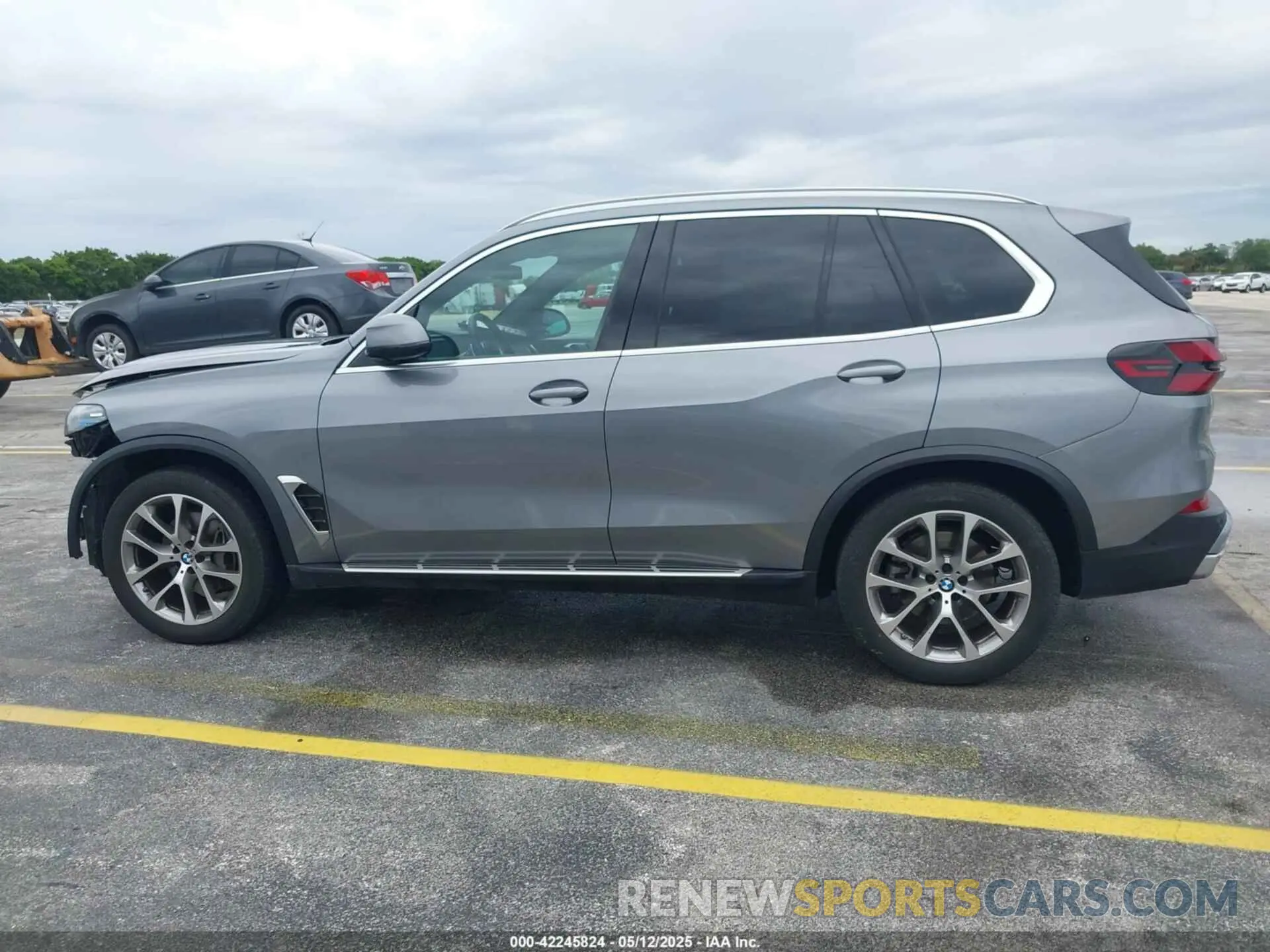 15 Фотография поврежденного автомобиля 5UX23EU0XS9W38082 BMW X5 2025