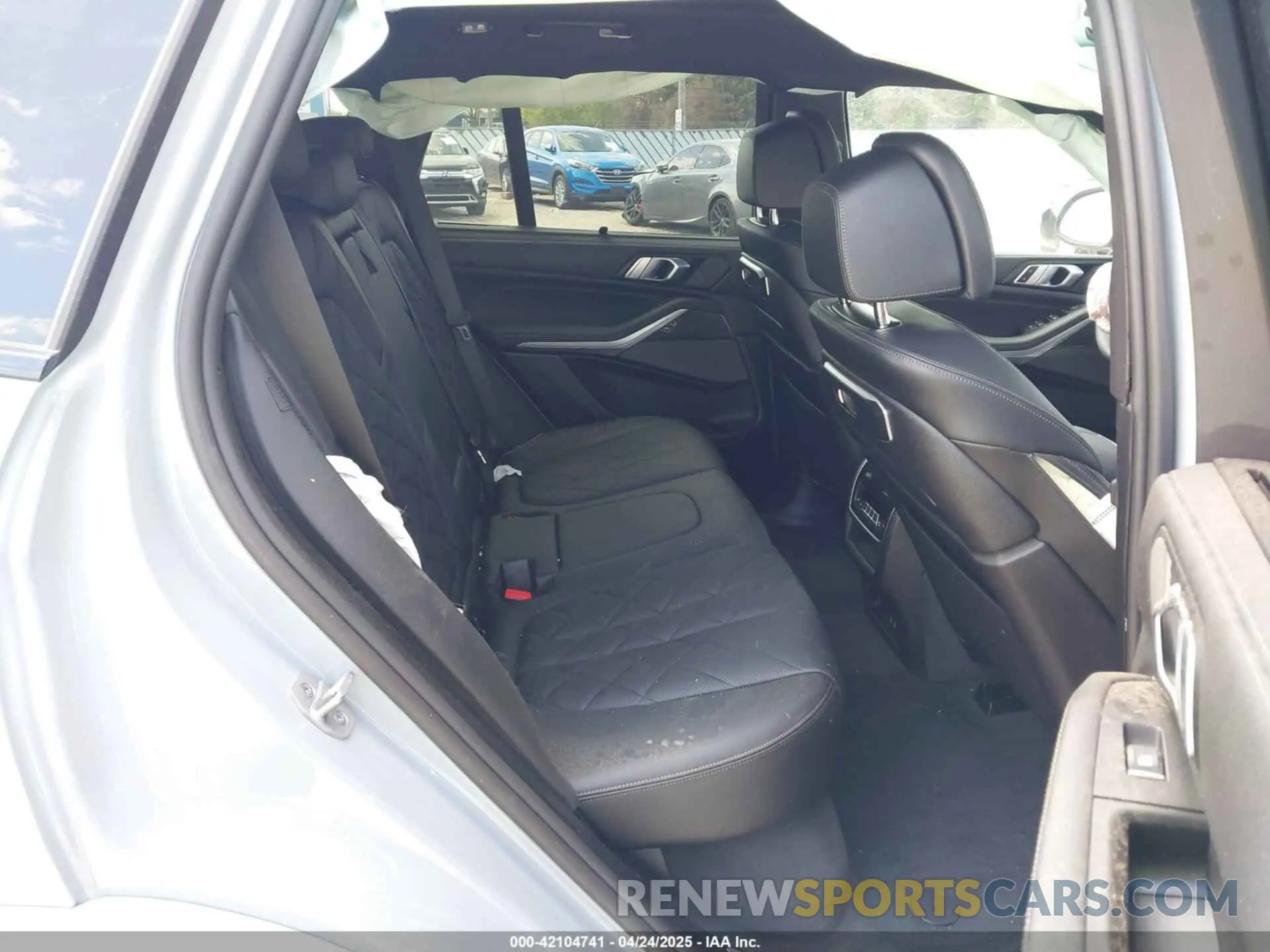 8 Photograph of a damaged car 5UX33EU01S9Z77785 BMW X5 2025