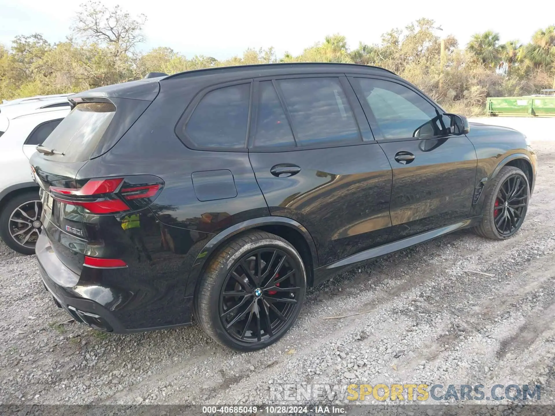 4 Photograph of a damaged car 5UX33EU0XS9X20415 BMW X5 2025