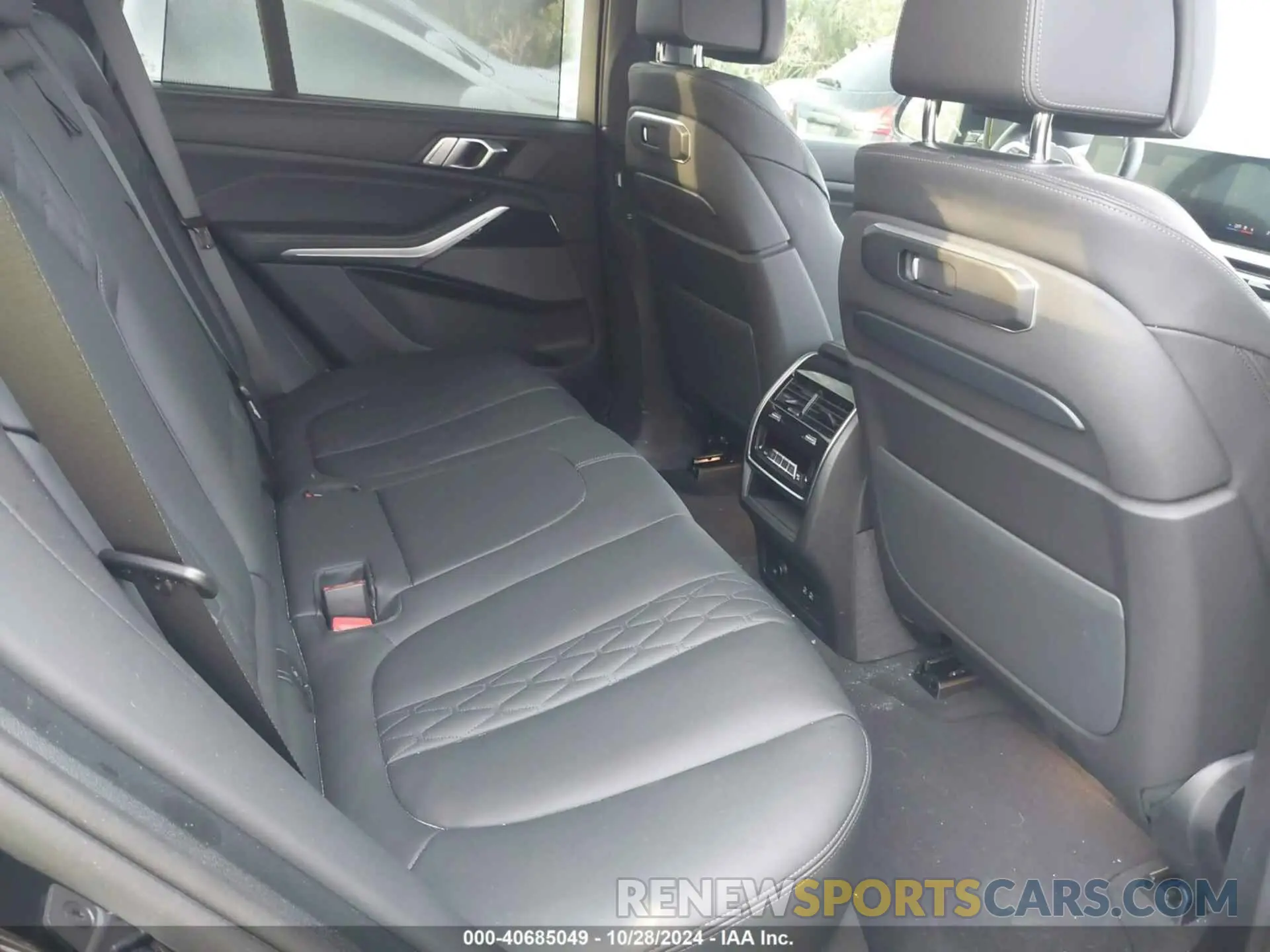 8 Photograph of a damaged car 5UX33EU0XS9X20415 BMW X5 2025