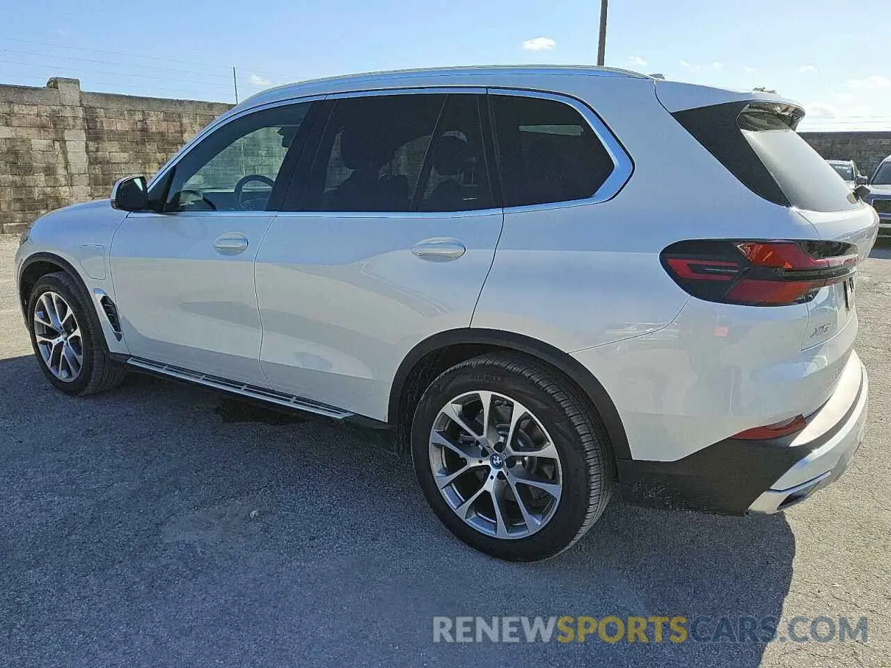 2 Photograph of a damaged car 5UX43EU01S9Y95673 BMW X5 2025