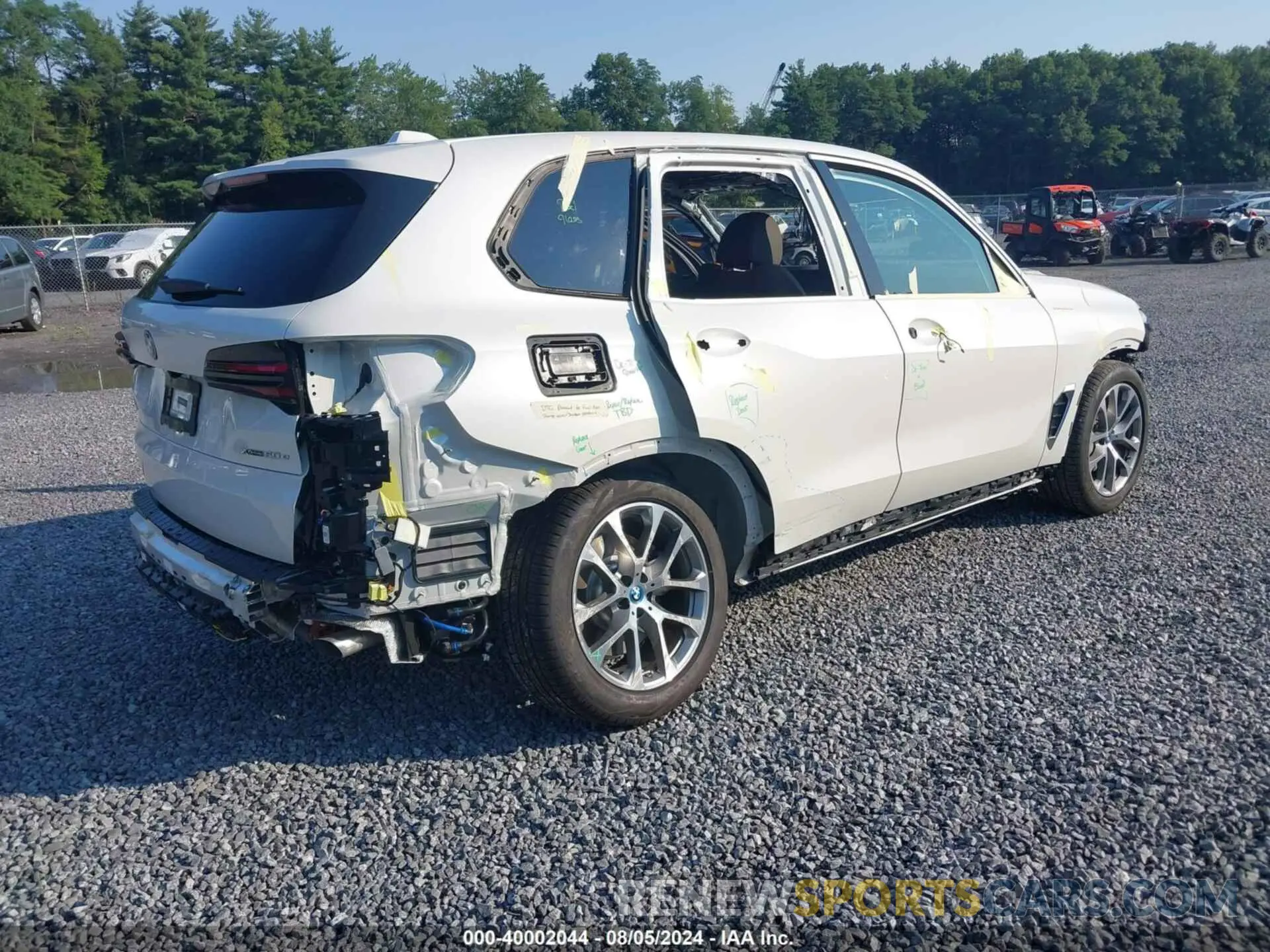 4 Photograph of a damaged car 5UX43EU02S9W51207 BMW X5 2025