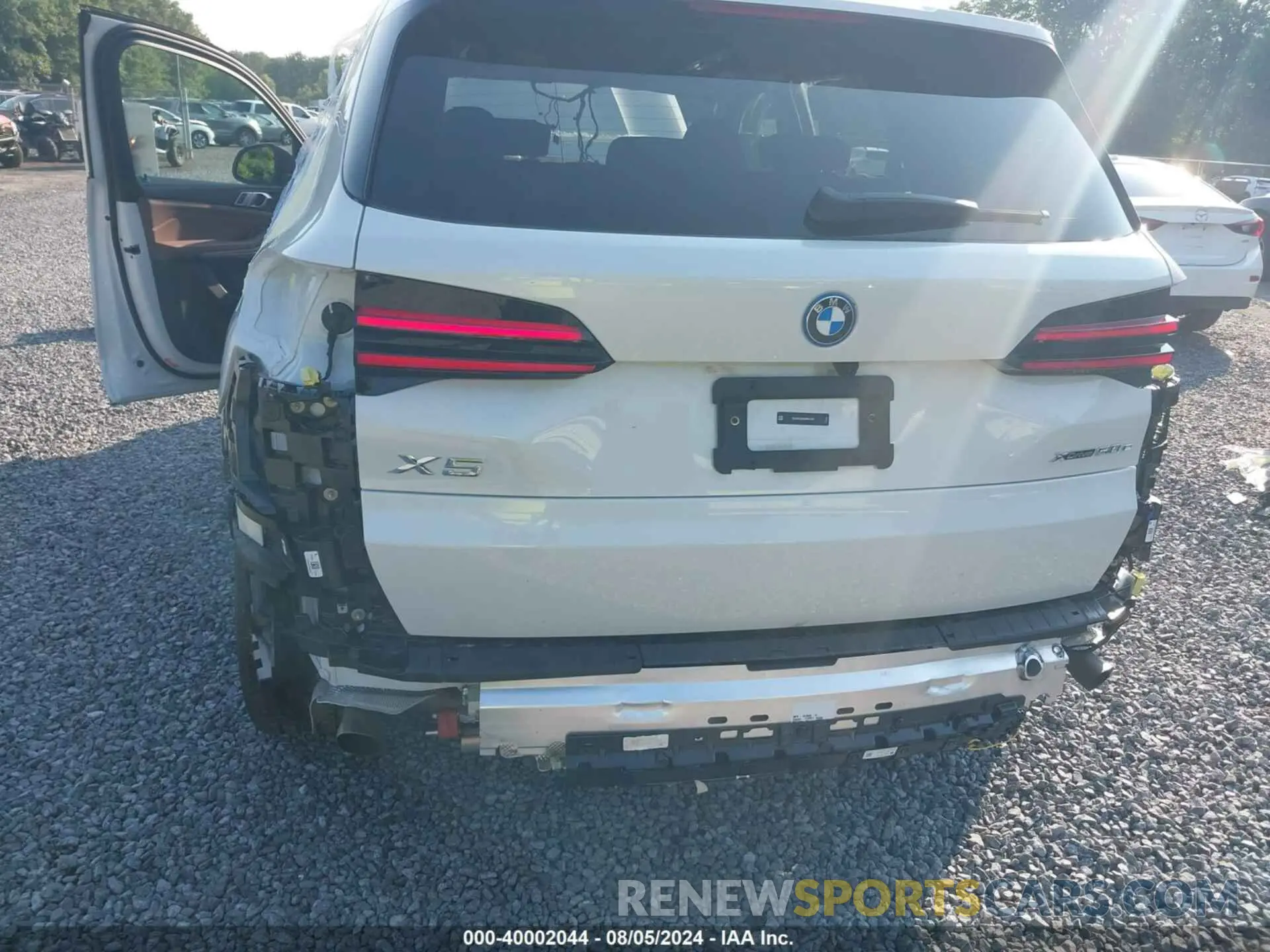 6 Photograph of a damaged car 5UX43EU02S9W51207 BMW X5 2025